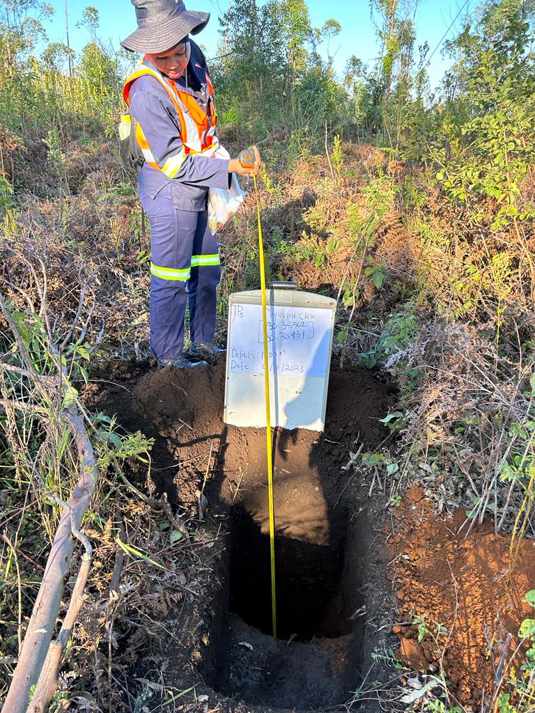 ml geo engineer doing soil investigation